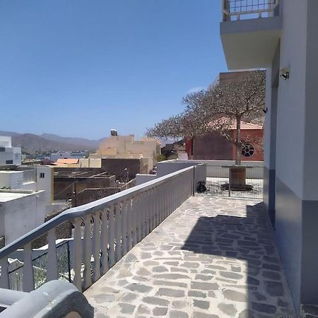 Вилла Vivenda Com Patio, No Coracao Do Минделу Экстерьер фото